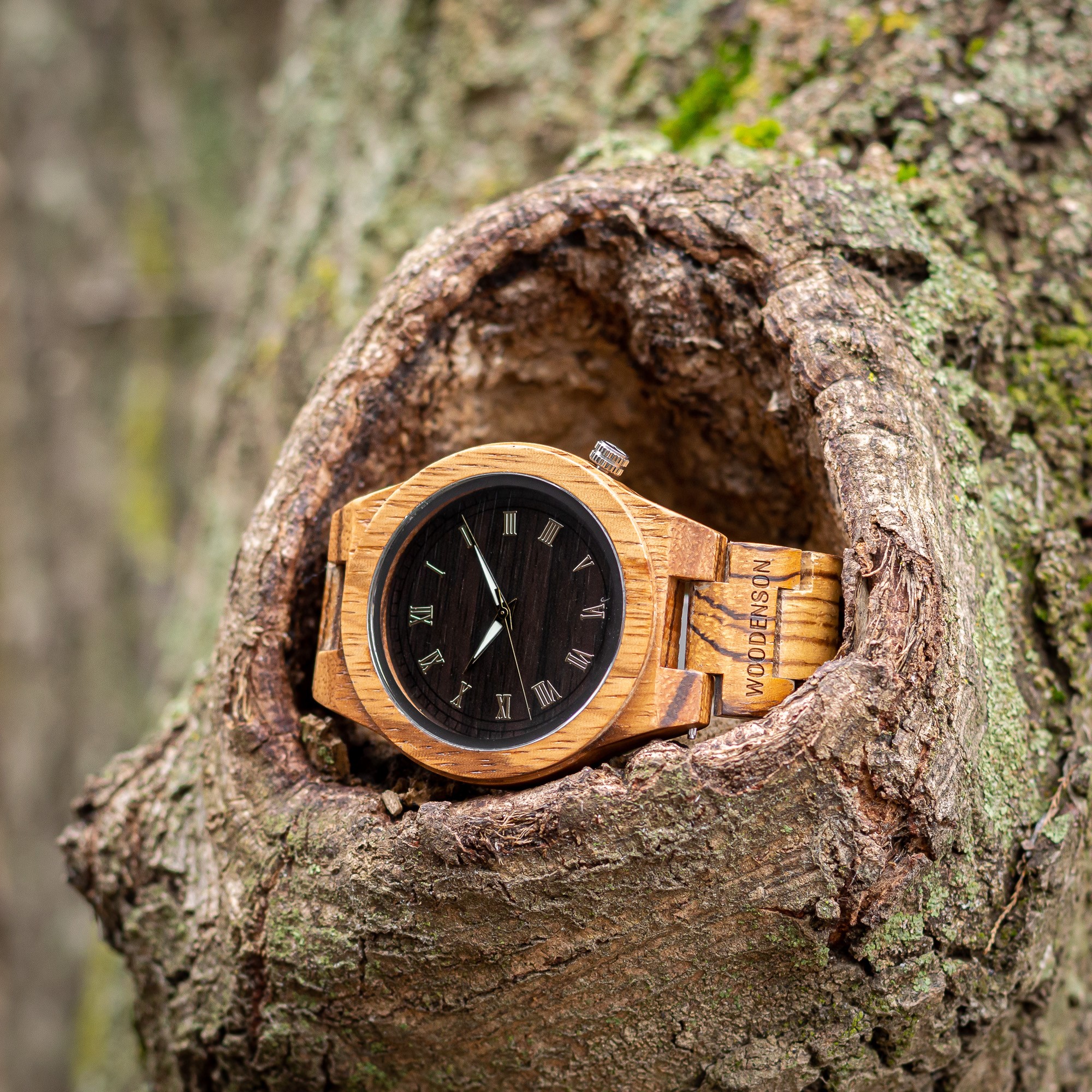 Reloj digital con correa de madera Cassius - Woodenson Chile