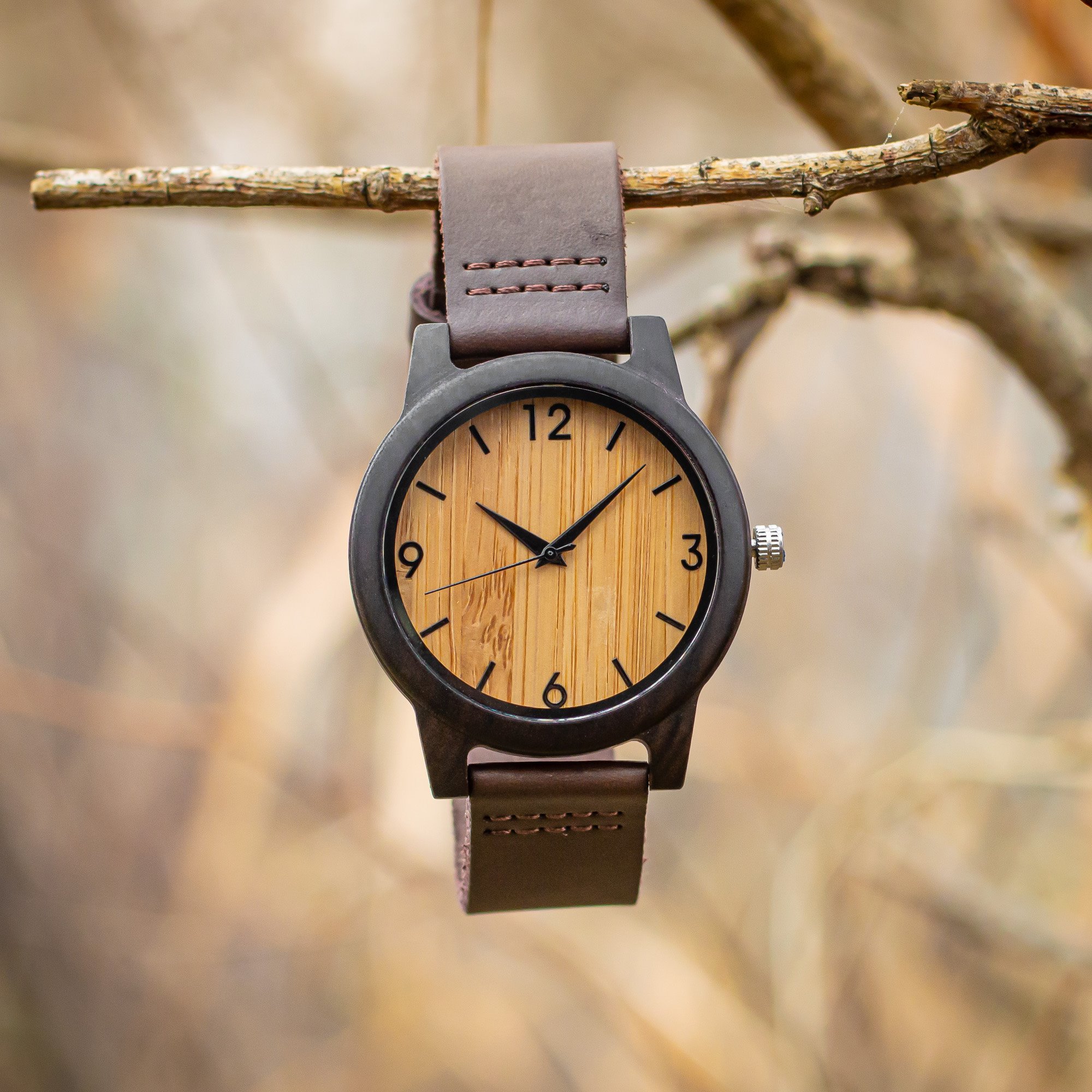 Reloj de pulsera de madera con números en la esfera modelo Terral -  Woodenson