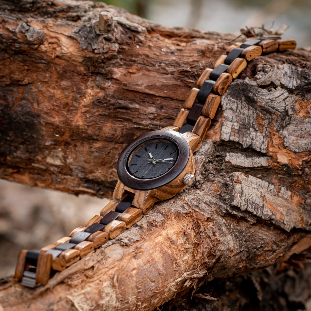 Reloj digital con correa de madera Cassius - Woodenson Chile